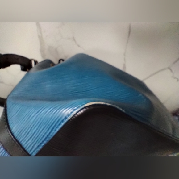 LV Noe Epi Leather Bag - Picture 6 of 14